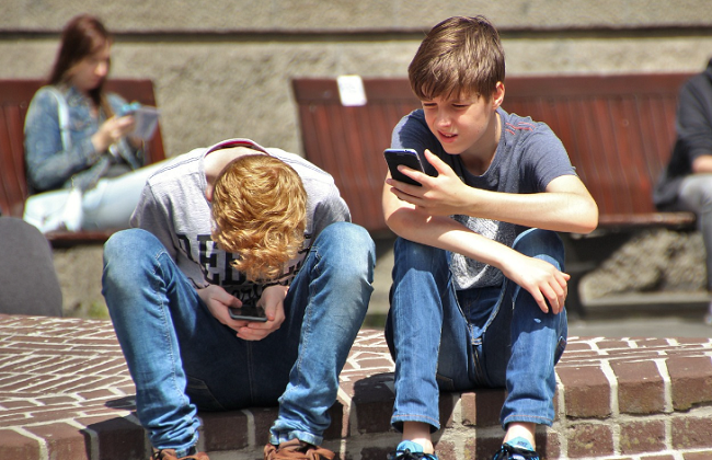 Reports: Banning Cell Phones During School Day has Positive Impact