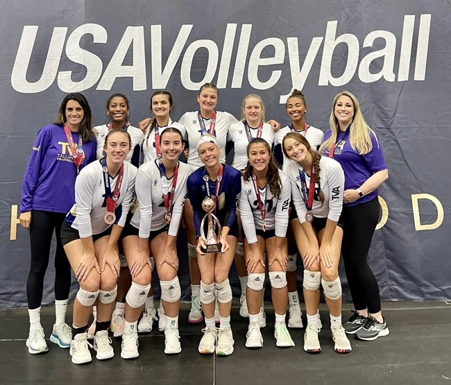 Tallahassee Club Volleyball Team Earns Podium Finish at Nationals