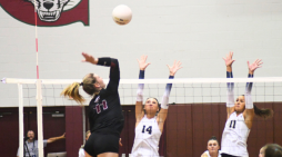 Chiles Volleyball Prevails as Key Player Leaves Match with Injury
