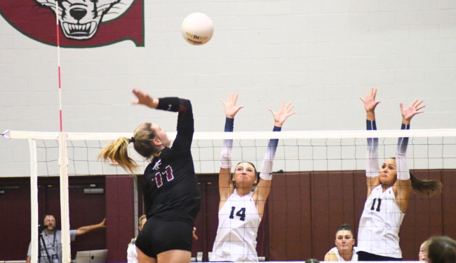 Chiles Volleyball Prevails as Key Player Leaves Match with Injury