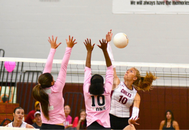 Chiles Volleyball Defeats Leon, Extends Winning Streak