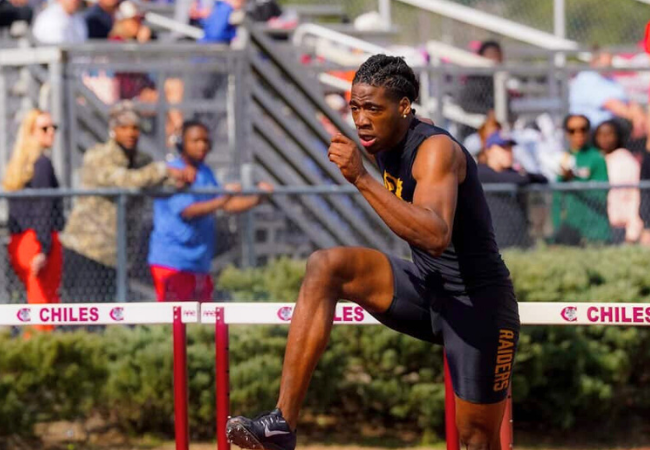 Rickards Competes at Ellis Elite 16 Track and Field Invitational